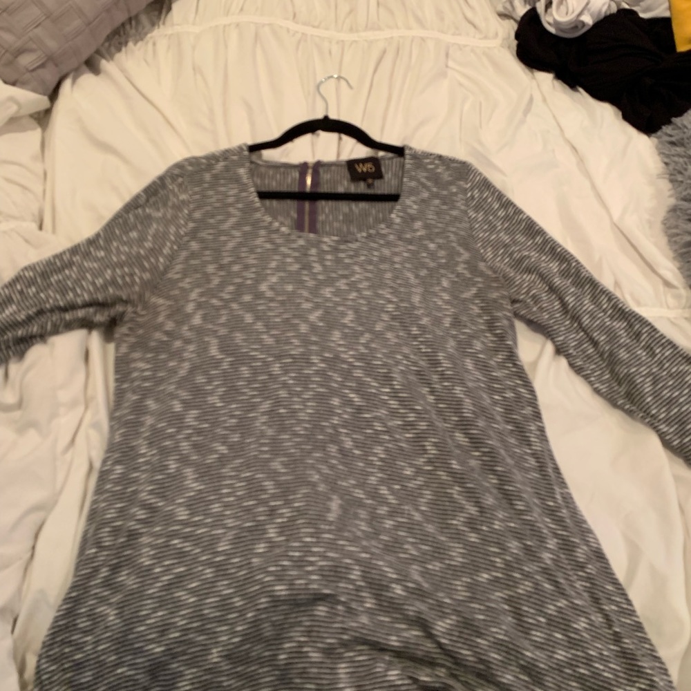 W5 size Large sweater